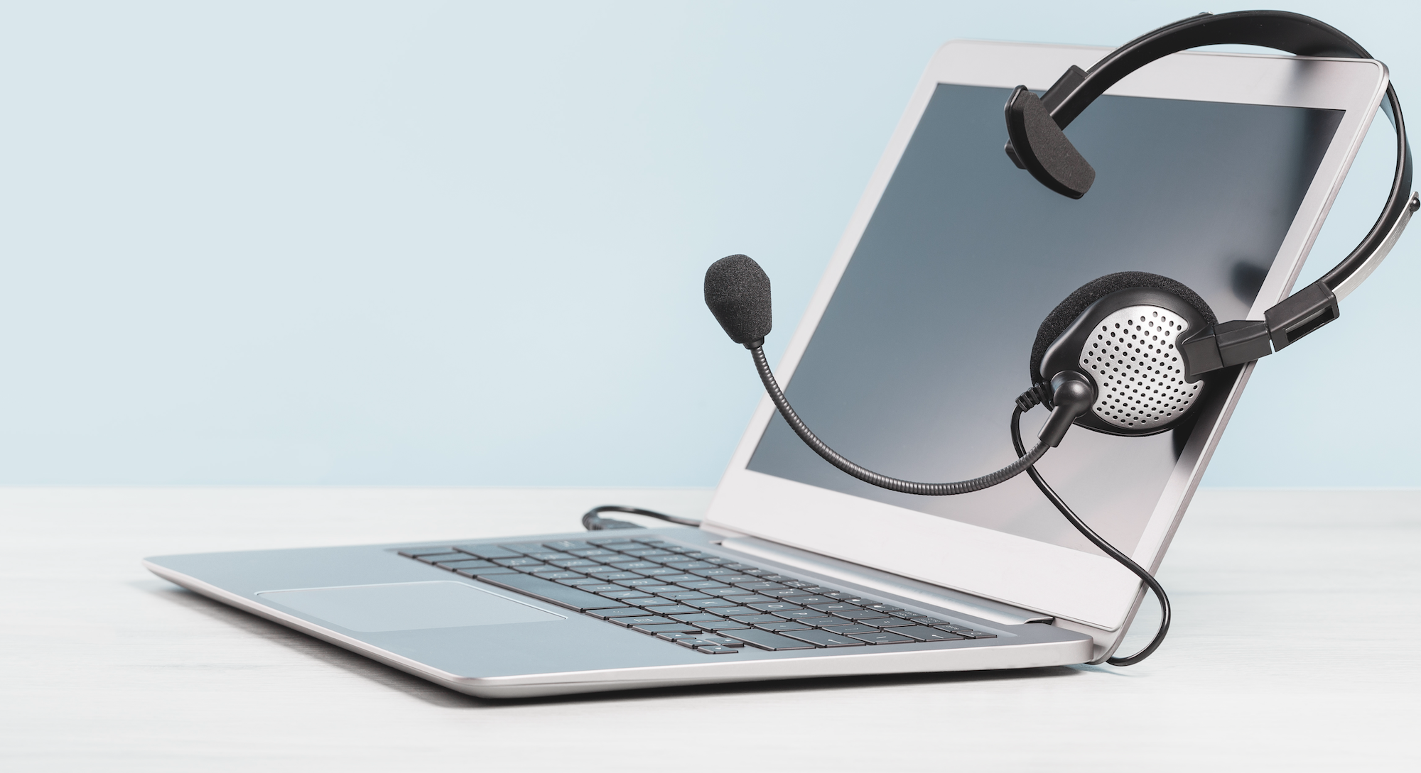 Laptop with headphone