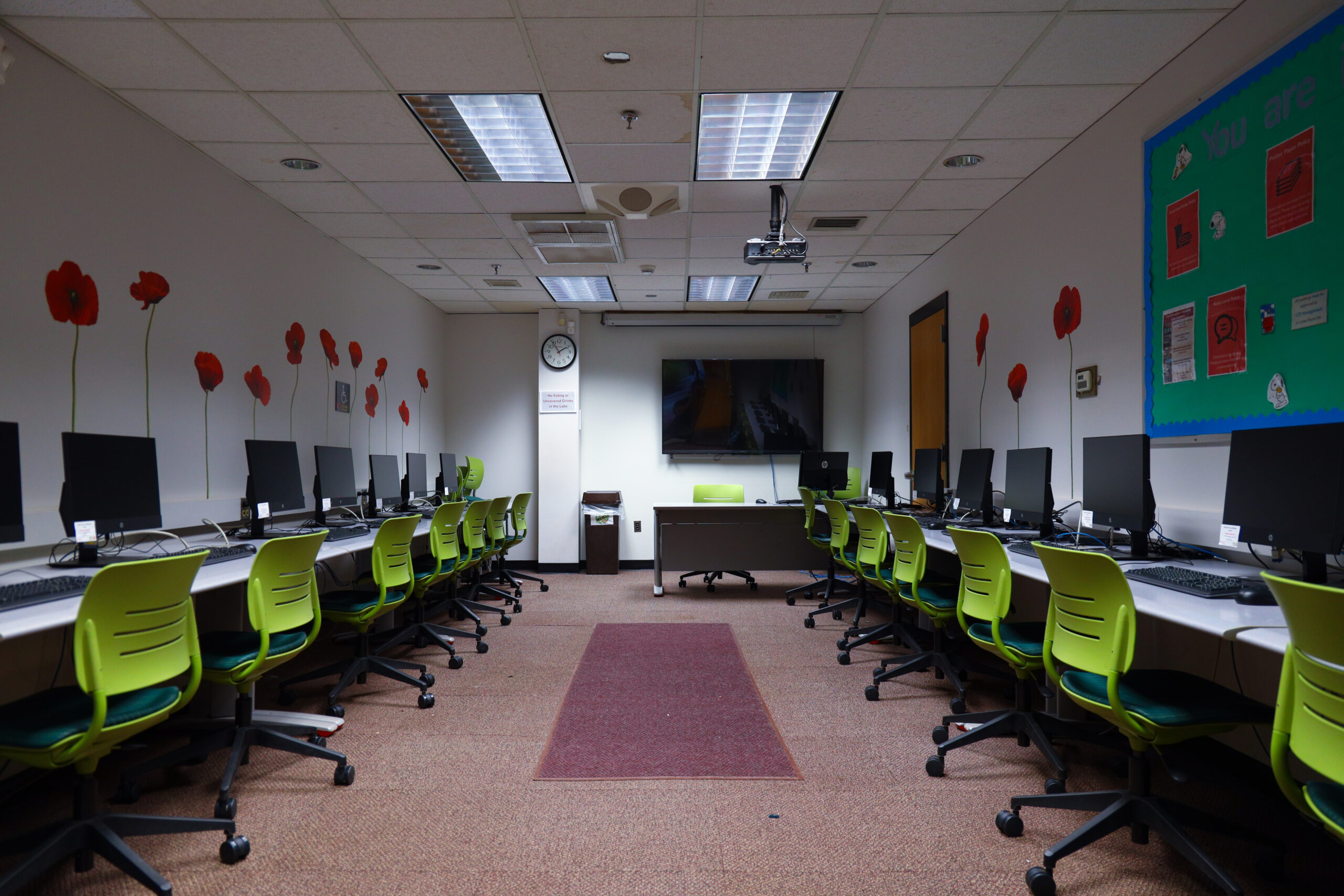 Empty Loree computer lab